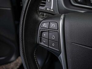 Volvo  D3 R-Design Geartronic Navi Pano SHZ