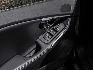 Volvo  D3 R-Design Geartronic Navi Pano SHZ