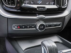 Volvo  B4 Diesel AWD Momentum Pro Navi Pano SHZ