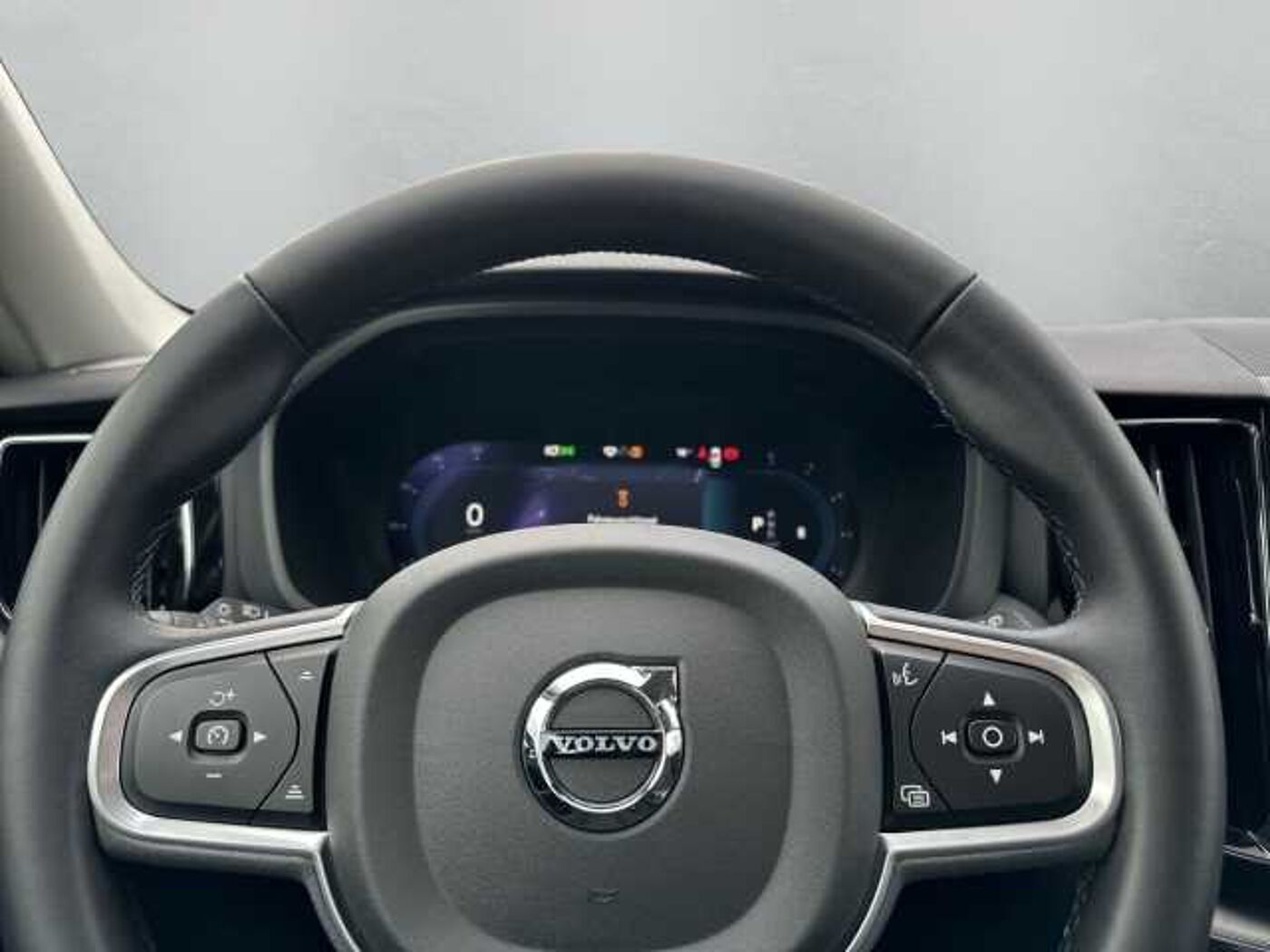 Volvo  Momentum Pro 2WD B4 Diesel AHK-klappbar Navi digitales Cockpit Soundsystem