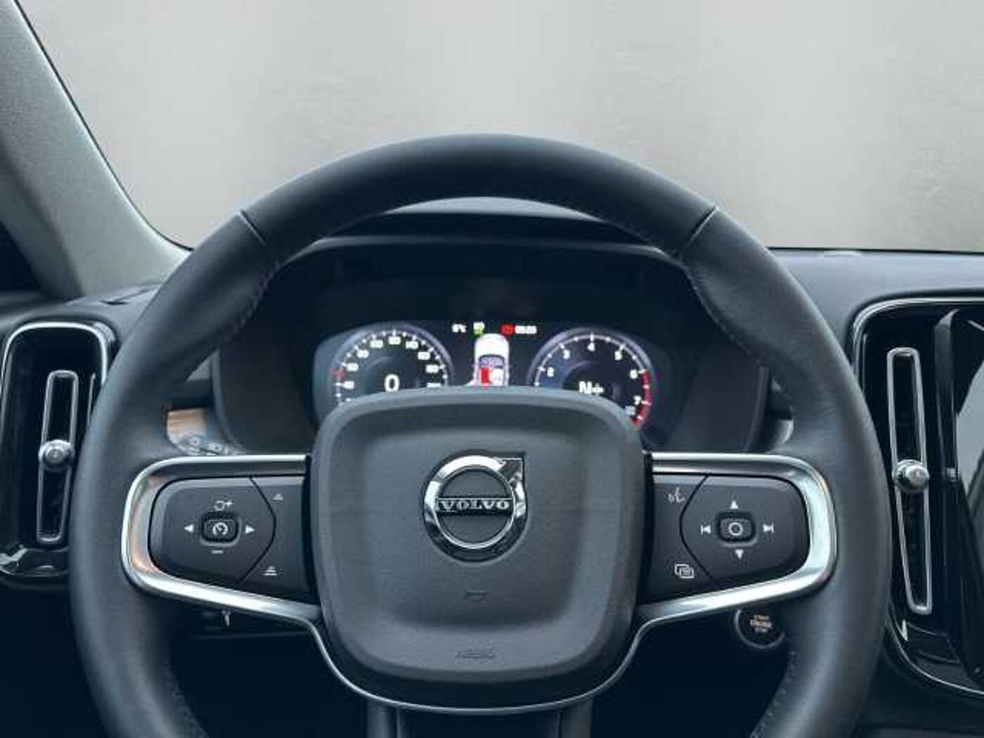 Volvo  Momentum 2WD T2 EU6d Navi digitales Cockpit Soundsystem LED Sperrdiff. Apple Car