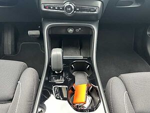 Volvo  Core Recharge Pure Electric 2WD P8 StandHZG Navi digitales Cockpit Soundsystem