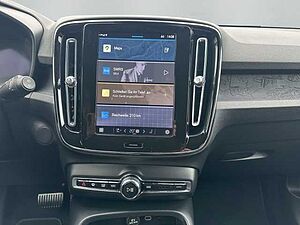 Volvo  Core Recharge Pure Electric 2WD P8 StandHZG Navi digitales Cockpit Soundsystem