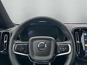 Volvo  Core Recharge Pure Electric 2WD P8 StandHZG Navi digitales Cockpit Soundsystem