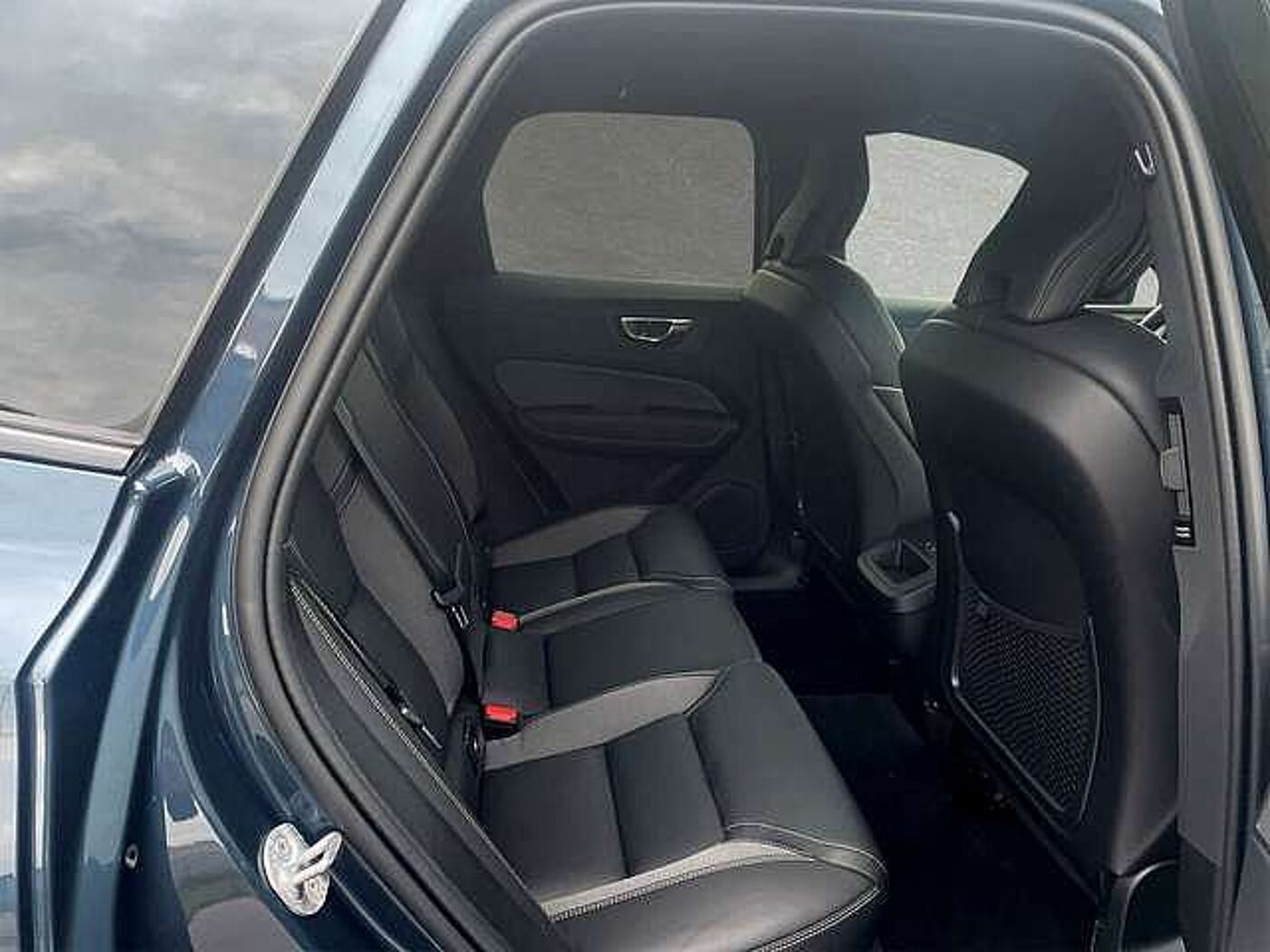Volvo  B5 AWD Mild-Hybrid Plus Dark AHK ACC BLIS