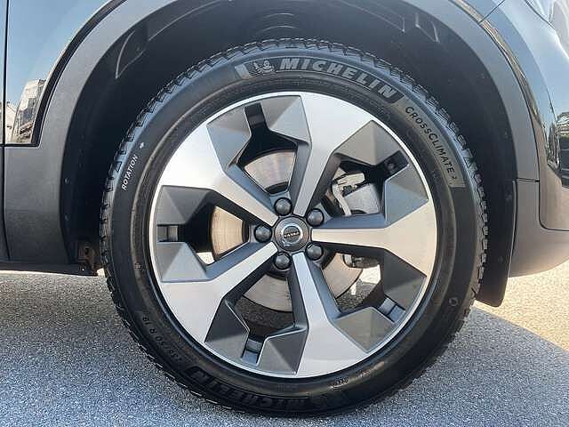 Volvo  B4 MILD Hybrid Automatik Plus Dark LED