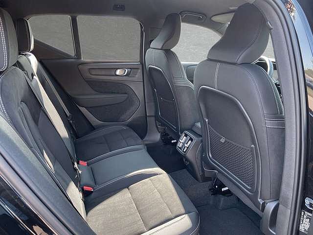 Volvo  B4 MILD Hybrid Automatik Plus Dark LED