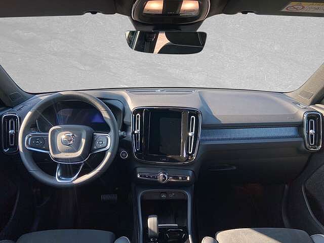 Volvo  B4 MILD Hybrid Automatik Plus Dark LED