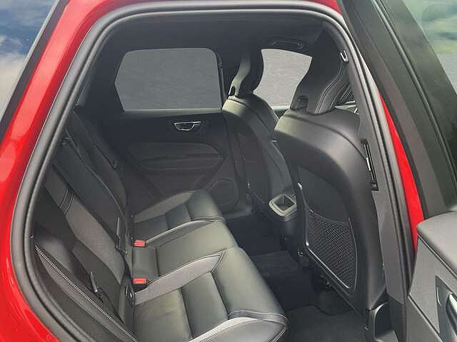 Volvo  B5 AWD Mild-Hybrid Plus Dark AHK ACC BLIS