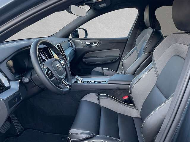 Volvo  B4 Mild-Hybrid Plus Dark AHK ACC BLIS