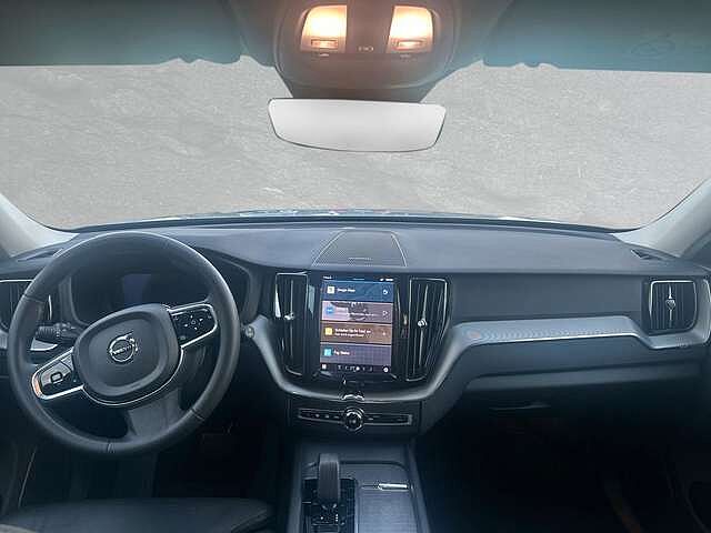 Volvo  B4 Mild-Hybrid Plus Dark AHK ACC LED