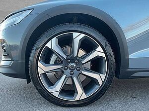 Volvo  B4 AWD Mild-Hybrid Ultimate
