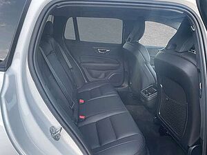 Volvo  B4 AWD Mild-Hybrid Ultimate