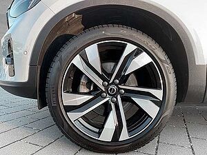 Volvo  B3 Mild-Hybrid Plus Dark  ACC BLIS SD LED