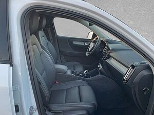 Volvo  B3 Mild-Hybrid Plus Dark  ACC BLIS SD LED
