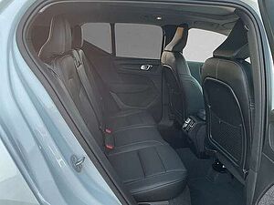 Volvo  B3 Mild-Hybrid Plus Dark  ACC BLIS SD LED