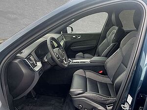 Volvo  B5 AWD Mild-Hybrid Plus Dark AHK ACC BLIS