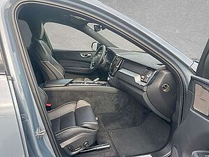 Volvo  B4 Mild-Hybrid Plus Dark ACC LED