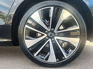 Volvo  B4 Mild-Hybrid Core ACC BLIS LED