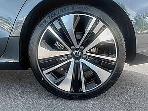 Volvo  B4 Mild-Hybrid Core ACC BLIS LED