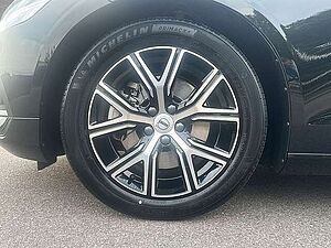Volvo  B3 Mild-Hybrid Core LED