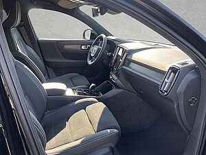 Volvo  B4 MILD Hybrid Automatik Plus Dark LED