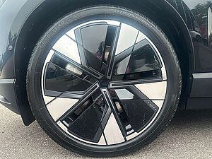 Volvo  Ultra Twin Motor Performance AWD ACC BLIS