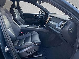 Volvo  B4 Mild-Hybrid Plus Dark AHK ACC BLIS