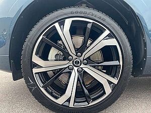 Volvo  B4 Mild-Hybrid Plus Dark AHK ACC LED