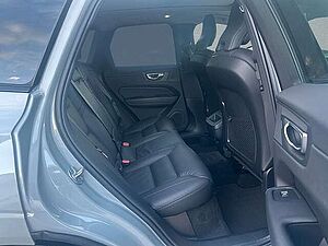 Volvo  B4 Mild-Hybrid Plus Dark AHK ACC LED