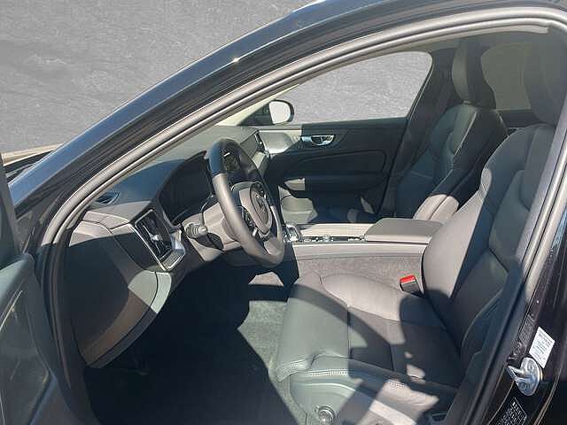 Volvo  B4 AWD Mild-Hybrid Ultimate
