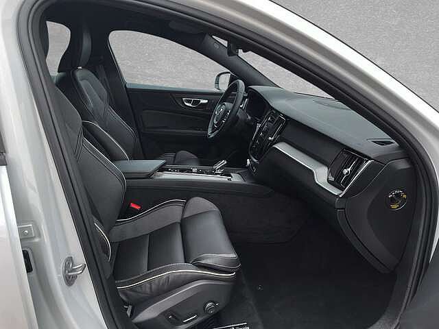 Volvo  B4 Mild-Hybrid Plus Dark Automatik ACC BLIS