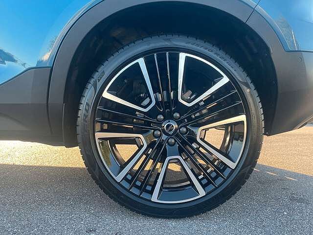 Volvo  B4 MILD Hybrid Ultimate Dark AHK ACC BLIS
