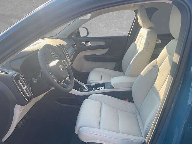 Volvo  B4 MILD Hybrid Ultimate Dark AHK ACC BLIS