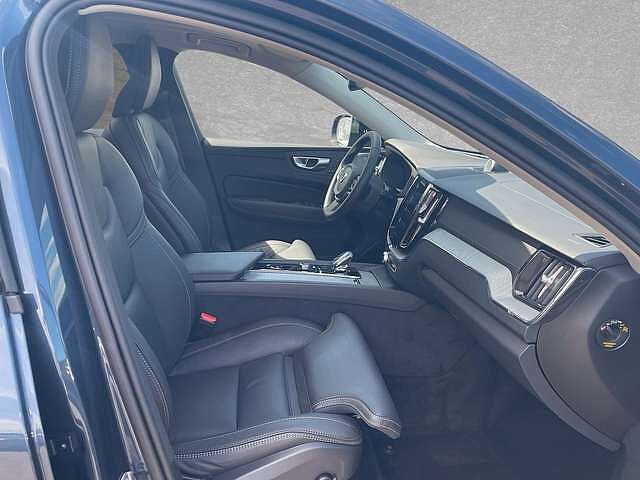 Volvo  B5 AWD Ultra Dark ACC BLIS HUD SD