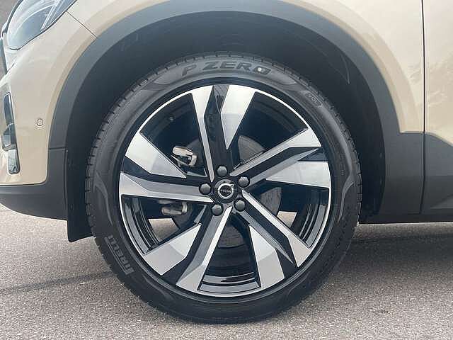 Volvo  B4 Mild-Hybrid Plus Dark ACC BLIS SD LED