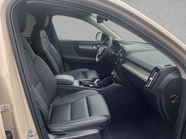 Volvo  B4 Mild-Hybrid Plus Dark ACC BLIS SD LED