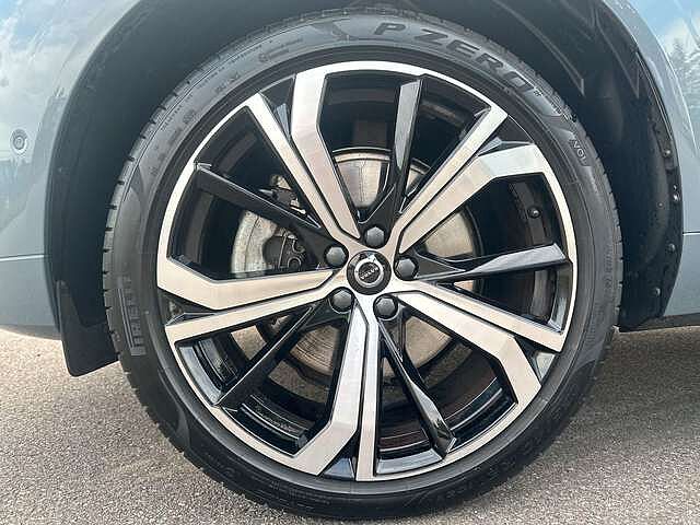Volvo  B4 Mild-Hybrid Plus Dark ACC LED