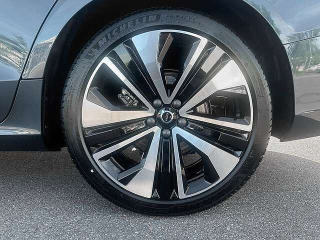 Volvo  B4 Mild-Hybrid Core ACC BLIS LED