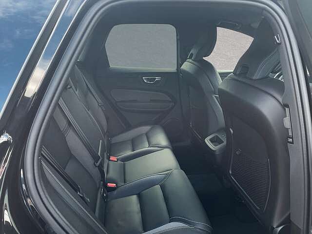 Volvo  B5 AWD Mild-Hybrid Plus Dark AHK ACC BLIS