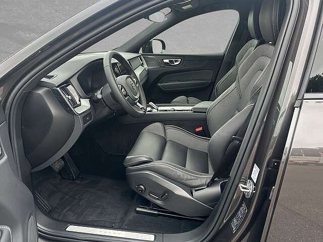 Volvo  B5 AWD Mild-Hybrid Plus Dark AHK ACC BLIS