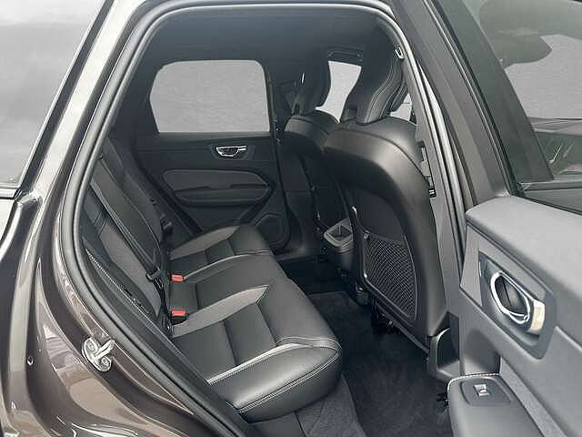 Volvo  B5 AWD Mild-Hybrid Plus Dark AHK ACC BLIS