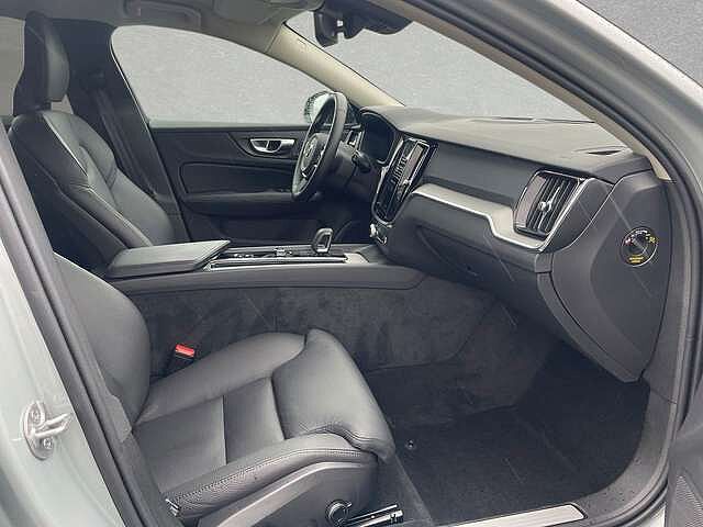 Volvo B4 Mild-Hybrid Plus Dark ACC BLIS LED