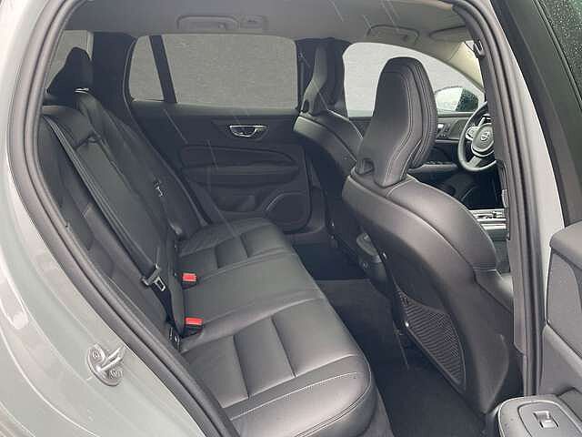 Volvo B4 Mild-Hybrid Plus Dark ACC BLIS LED