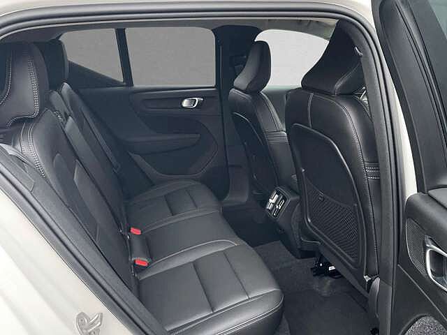 Volvo  B4 MILD Hybrid Automatik Plus Dark ACC BLIS