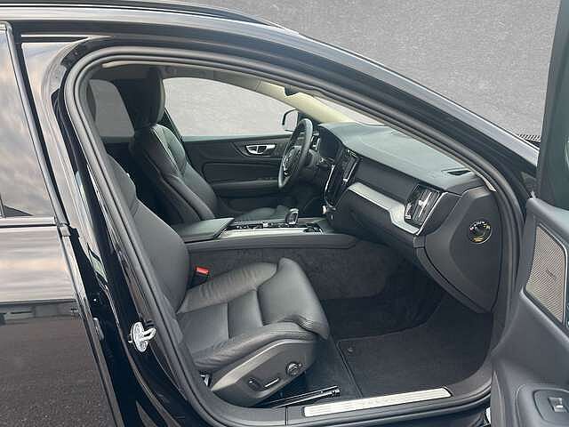 Volvo  B4 Mild-Hybrid Plus Dark ACC BLIS LED