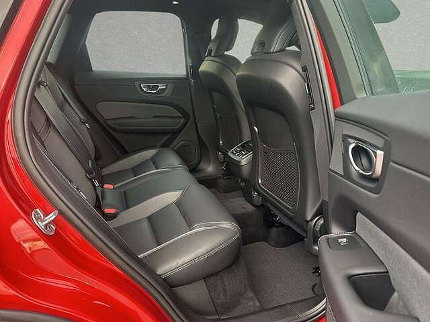 Volvo  B4 Mild-Hybrid R-Design Automatik LED SD