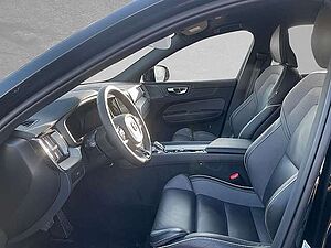 Volvo  B5 AWD Mild-Hybrid Plus Dark AHK ACC BLIS