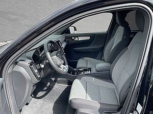Volvo  B3 MILD-Hybrid Automatik Plus Dark LED