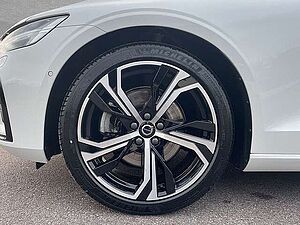 Volvo  B4 Mild-Hybrid Ultra Dark  ACC BLIS SD